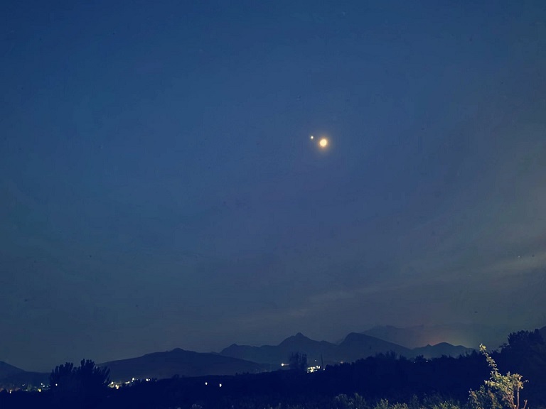 0423金星伴月2.jpg